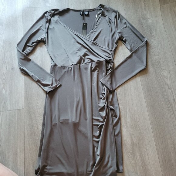 Next Question Womens Long Sleeve Wrap Dress Gray Ruched Stretchy Knee Length Si - Picture 4 of 7